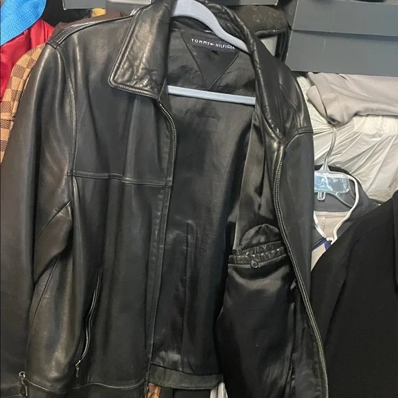 Tommy Hilfiger Black Leather Bomber Jacket with Patch - Picture 4 of 4